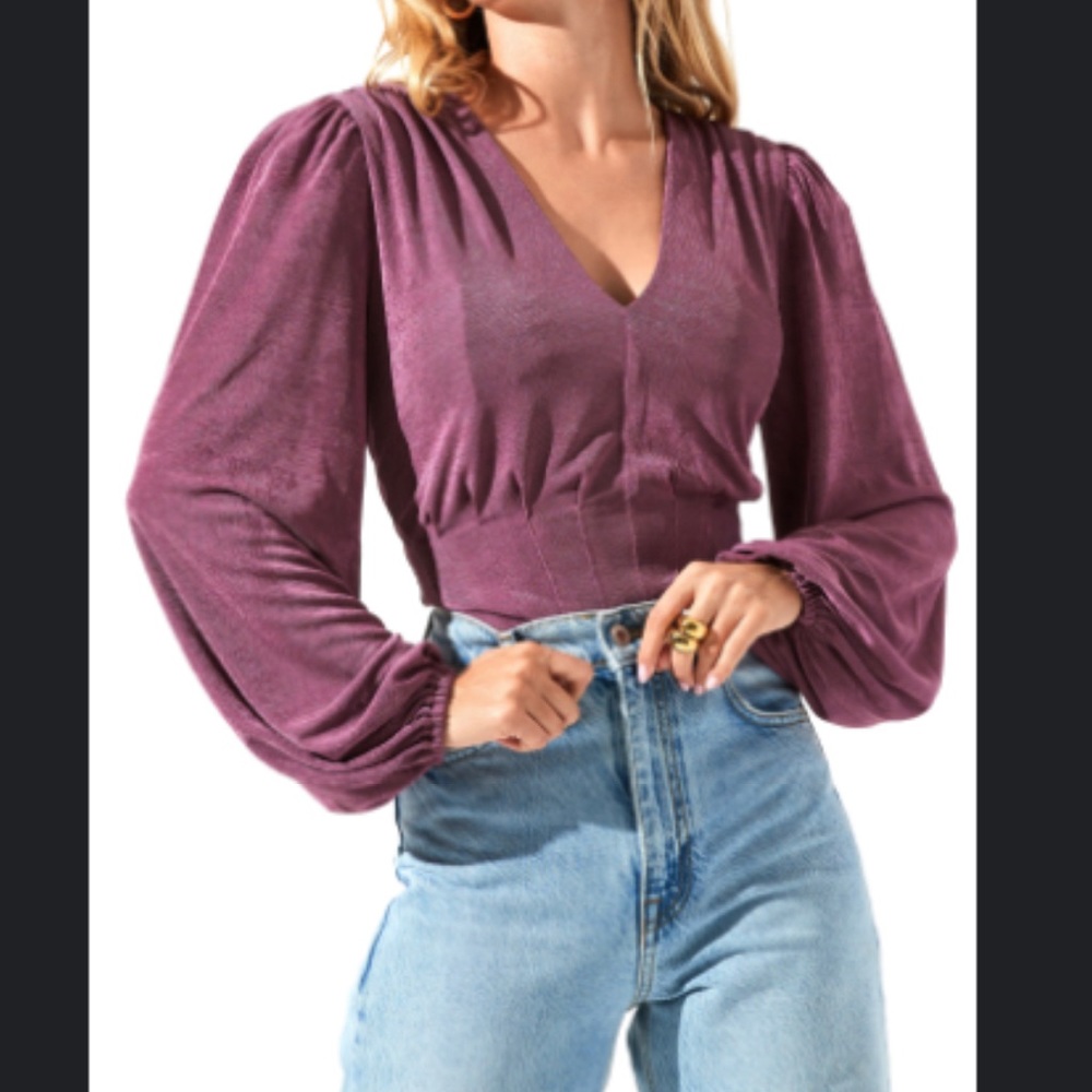Long Sleeve V-Neck Bodysuit
ASTR THE LABEL